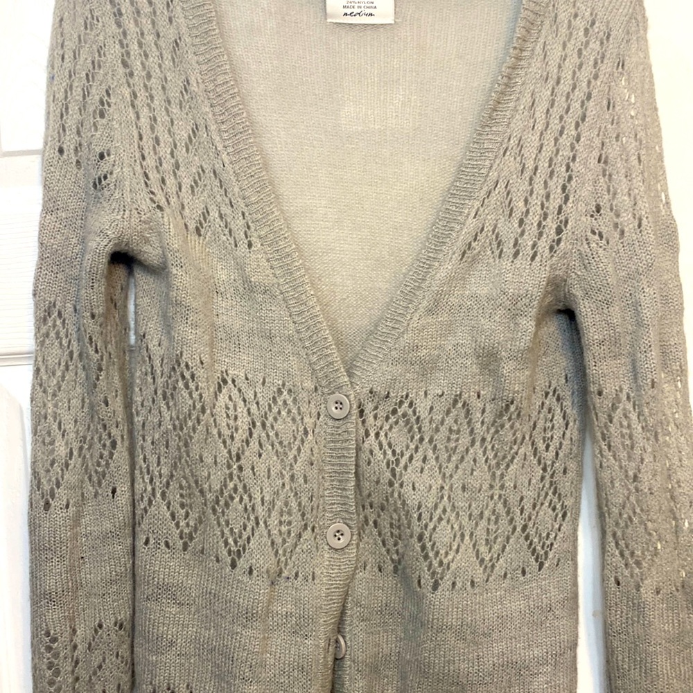 Light weight sweater in grey
